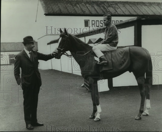 1971 Press Photo David Sandeman and trainer Bill Boland with Gaillard in Ireland - Historic Images