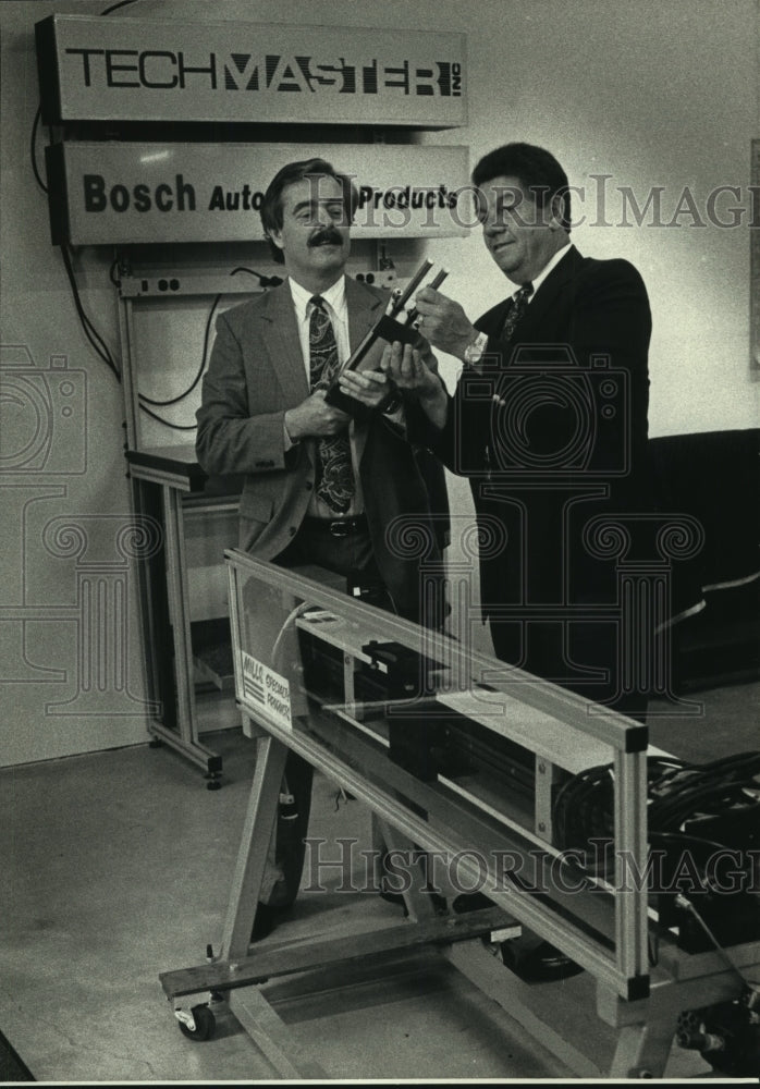 1992 Tom Howell, Bob Bewald of Techmaster Inc. look at their product - Historic Images