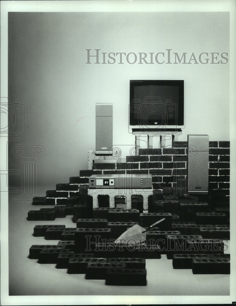 1981 Press Photo Component TV systems will replace the one piece television. - Historic Images