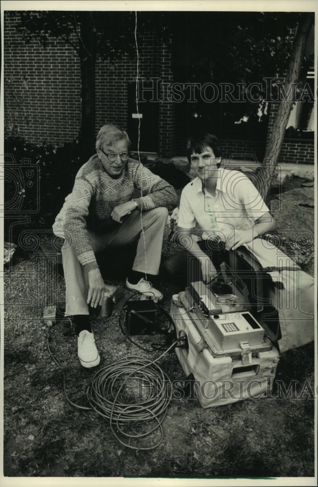 1988 Robert Meyer and Donald Blankenship display a seismograph - Historic Images