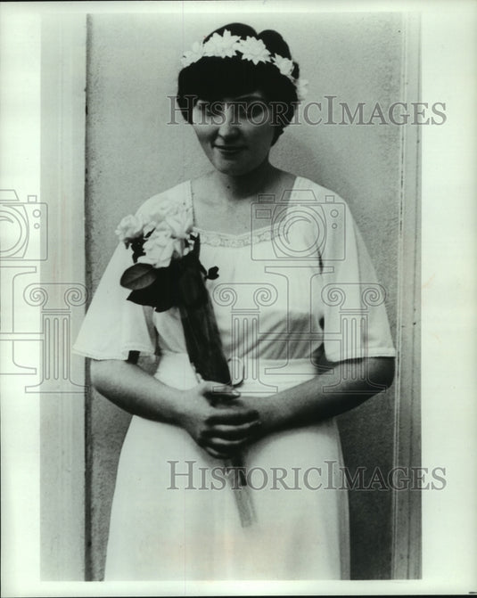 1980 A Russian bride is romantic about selecting her wedding dress - Historic Images