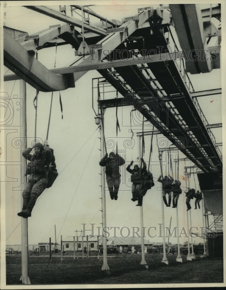 1969 Press Photo Soviet Commandos Dangle From Straps and Riding Parachute Track - Historic Images