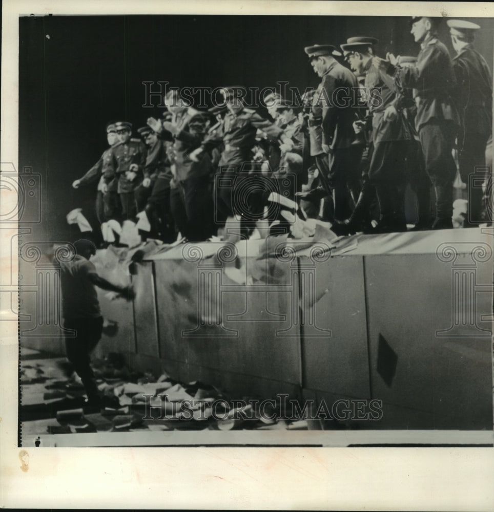 1961 Press Photo Leaflets Thrown at Red Army Chorus, Maple Leaf Gardens, Ontario - Historic Images