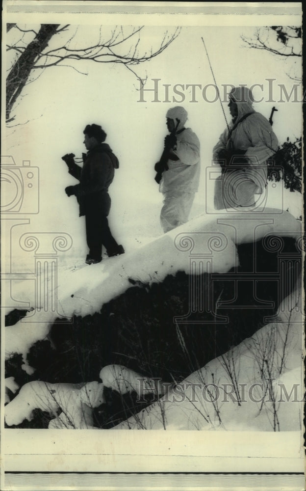 1969 Press Photo Top Officer of Soviet Border Patrol Assigns Tasks to Crew - Historic Images