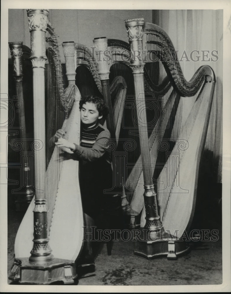 1954 Press Photo Worker at Leningrad Lunacharsky Factory of Musical Instruments- Historic Images