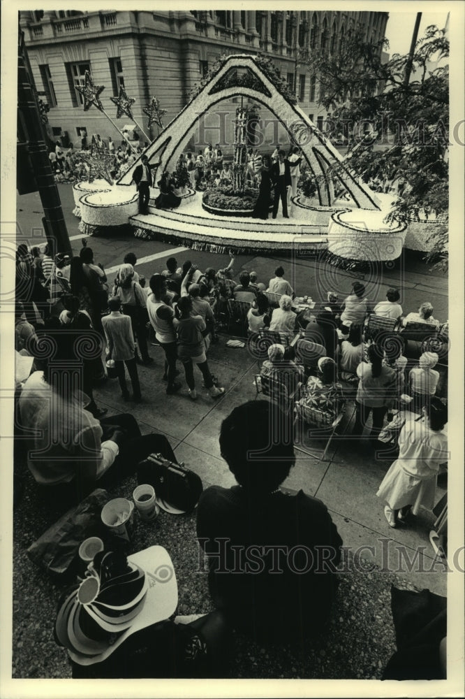 1987 Press Photo City of Festival Parade in Milwaukee Wisconsin - mjc02502 - Historic Images