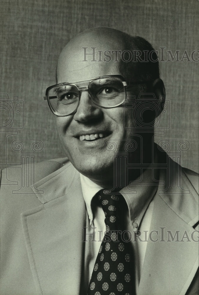 1980 Press Photo John Orth, export manager at Nicolet Instrument Corp Wisconsin - Historic Images