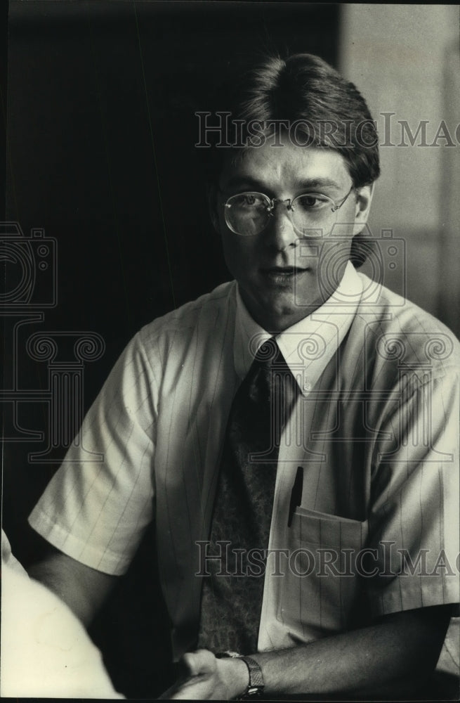 1989 Milwaukee&#39;s Dan Scholz founder of the Student Support Program - Historic Images