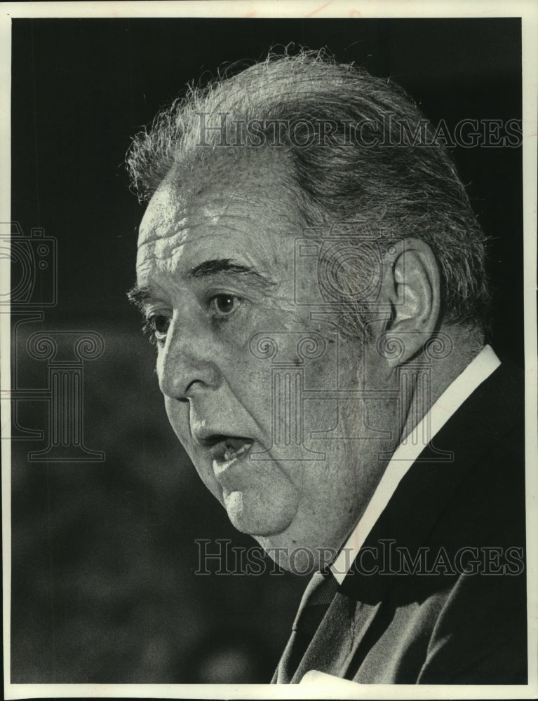 1975 Press Photo Russell Oswald, New York Corrections Commissioner - mjc02585 - Historic Images