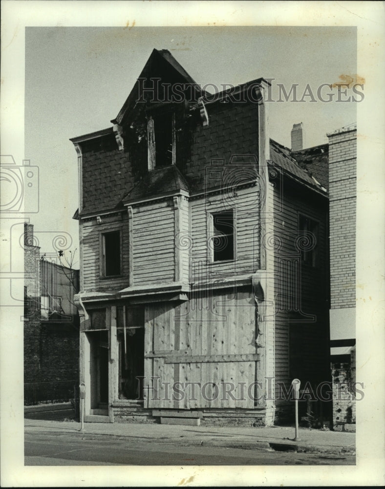 1976, A deserted storefront in Milwaukee slums - mjc02606 - Historic Images