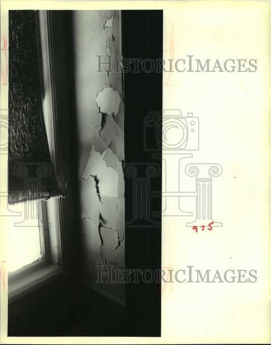 1980, Peeling paint in Sidney Perssion house in slums of Milwaukee - Historic Images