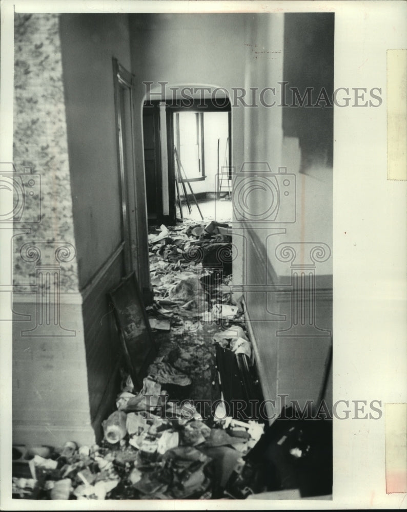 1978 The interior of a house in a slum area of Milwaukee - Historic Images
