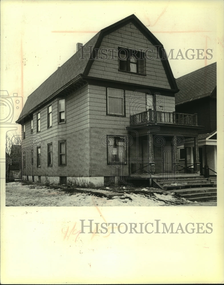 1981 An exterior view of the house, Milwaukee, Wisconsin - Historic Images