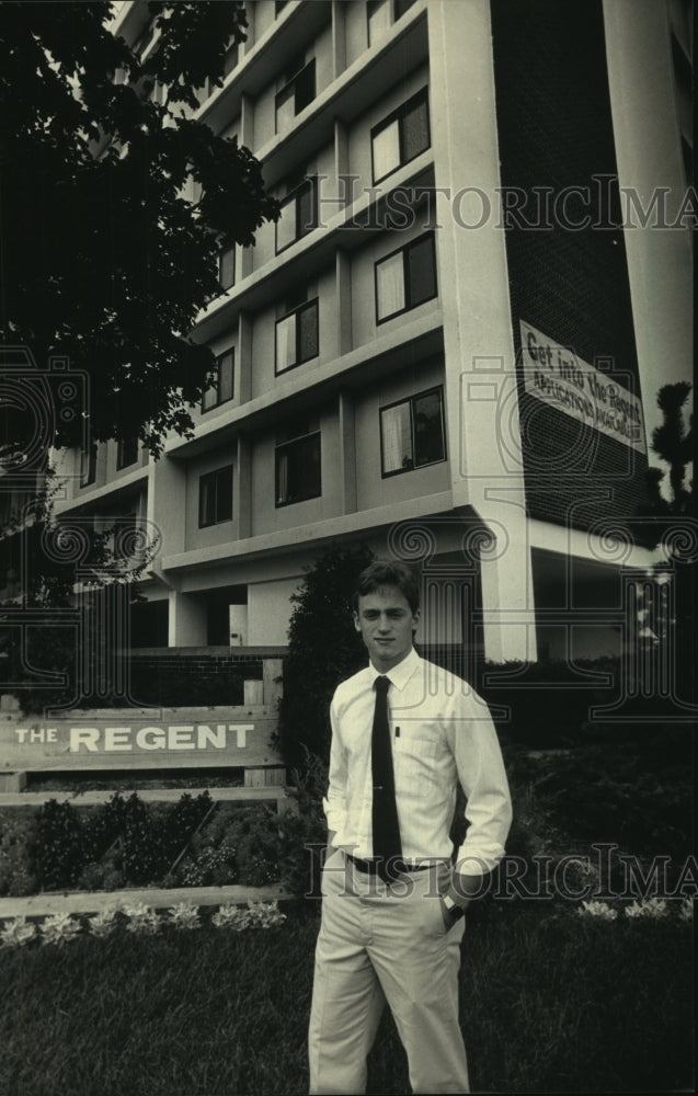 1987 Wisconsin Regent housing leasing manager, Mike Peter - Historic Images