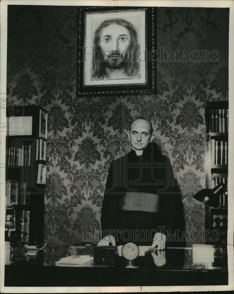 1955 Press Photo Monsignor Montini at Vatican office, Rome - mjc02646 - Historic Images