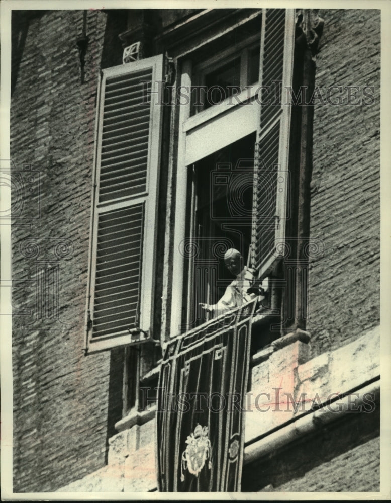 1968 Press Photo Pope Paul VI at window in St. Peter's Square - mjc02647 - Historic Images