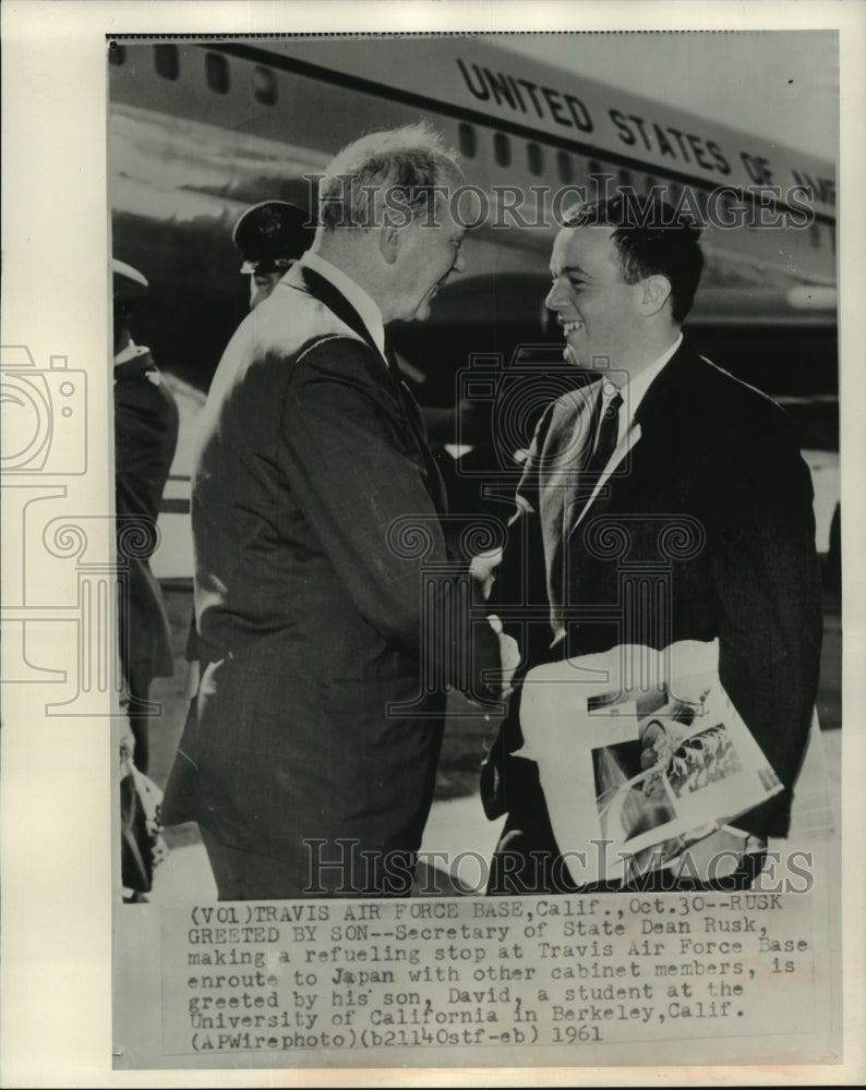1961 Press Photo Dean Rusk Makes Stop At Travis Air Force Base Enroute To Japan - Historic Images