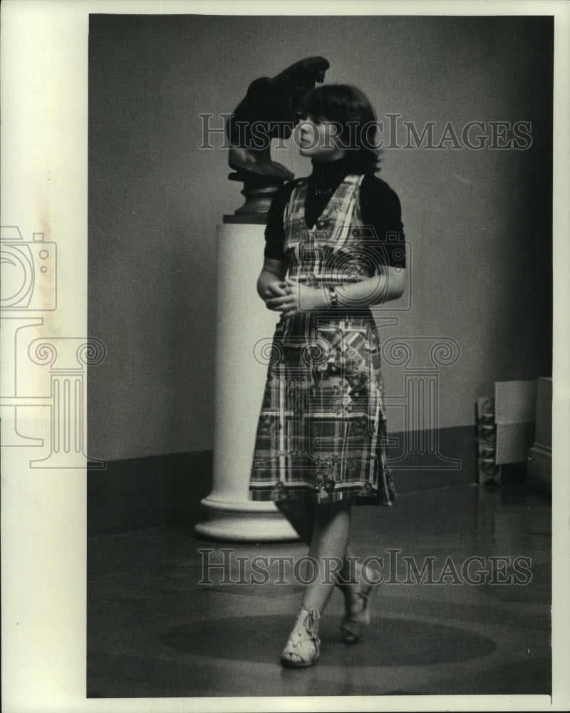 1978, Fashionably Dressed Woman in Art Museum in Moscow, Russia - Historic Images