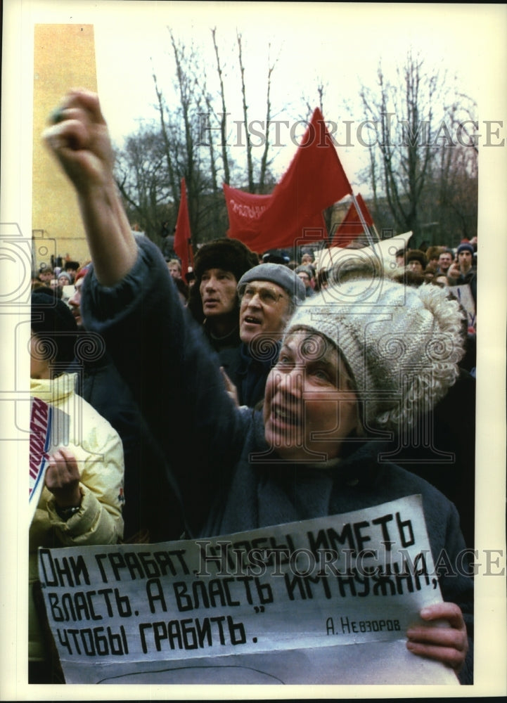 1993 Press Photo Russians Protesting Boris Yeltsin Call for National Referendum - Historic Images
