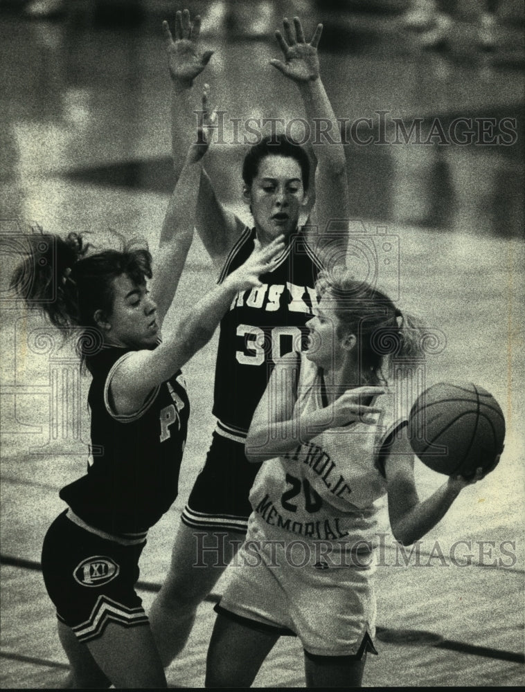 1991 Press Photo Catholic Memorial and Pius XI high school basketball game - Historic Images