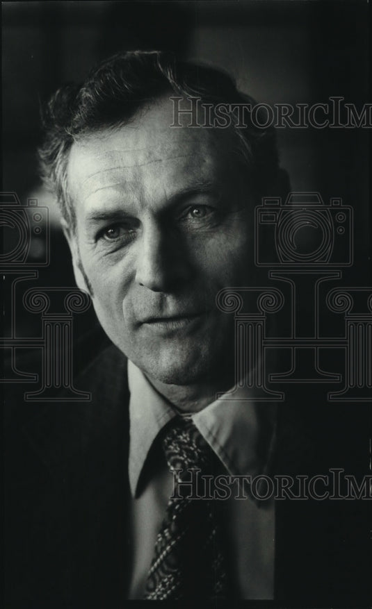 1976, Lincoln Smith, President, Smith Bros. of Port Washington, Inc. - Historic Images