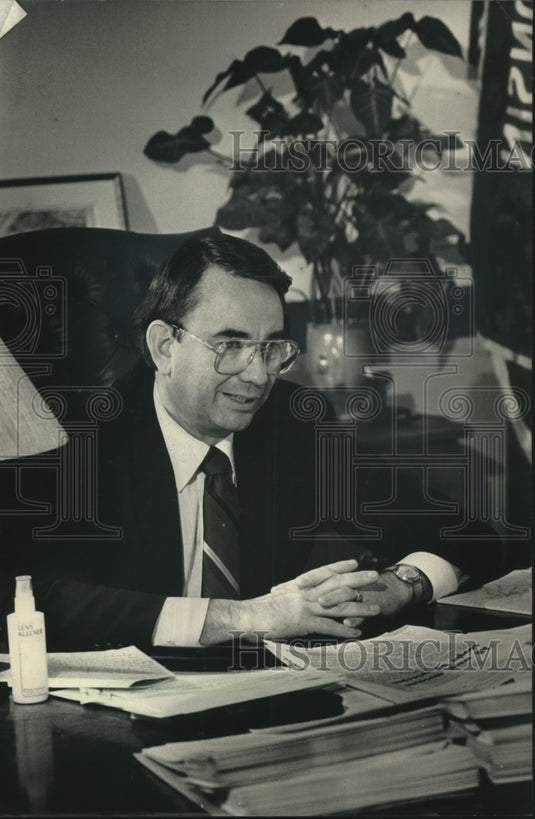 1987 Governor Tommy Thompson, action-oriented pragmatist - Historic Images