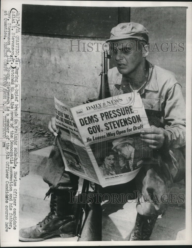 1952 Press Photo Marine Officer candidate Adlai E. Stevenson Jr.,reads newspaper - Historic Images