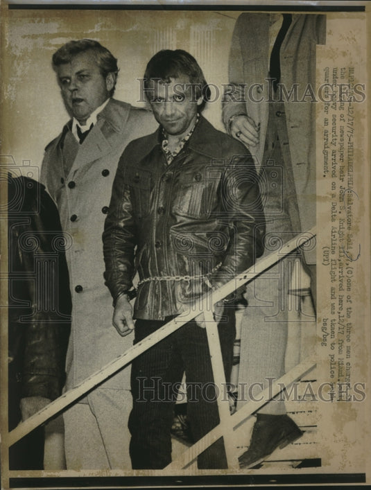 1975 Press Photo Salvatore Sali arrived in Philadelphia for arraignment - Historic Images