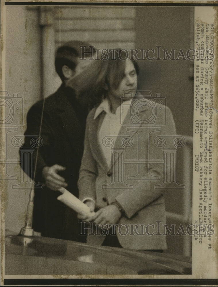 1975 Press Photo Steven Solish arrives at Sacramento County Jail - mjc03010 - Historic Images