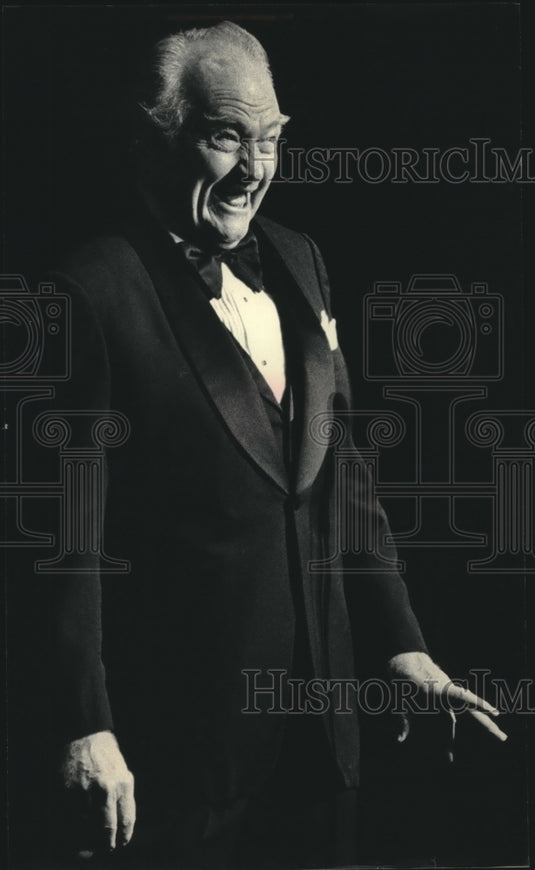 1985 Press Photo Red Skelton performs at Riverside Theater, Wisconsin - Historic Images