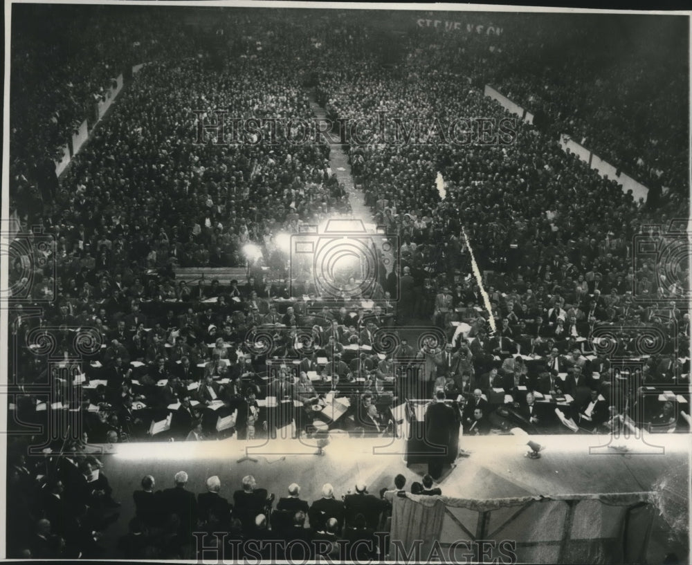 1952 Press Photo Democratic rally at Chicago Stadium hears Governor Stevenson - Historic Images