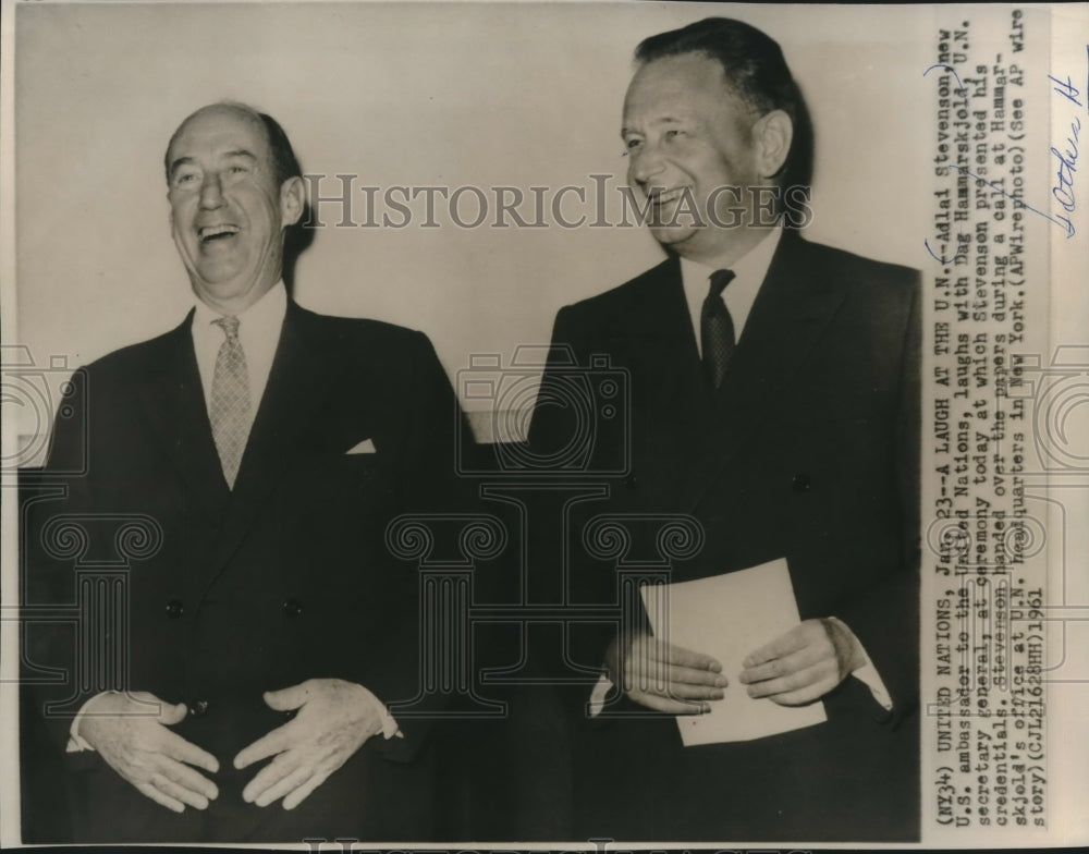 1961 Press Photo Ambassador Adlai Stevenson, Dag Hammarskjold, laughing - Historic Images