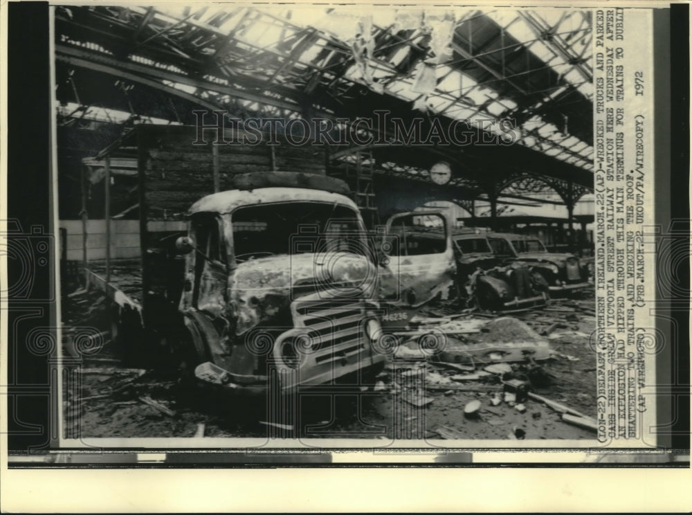 1972 Press Photo Wrecked Vehicles in Great Victoria Street Railway Station-Historic Images