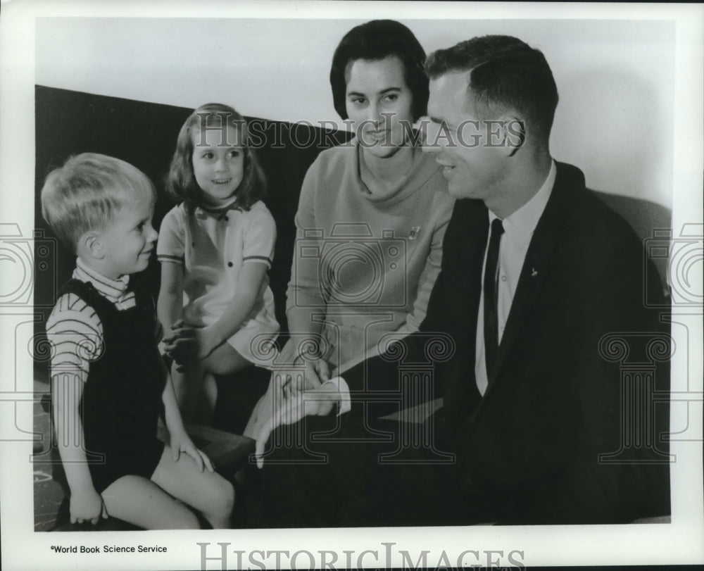 1969 Press Photo Air Force Lieutenant Colonel David R. Scott and family - Historic Images