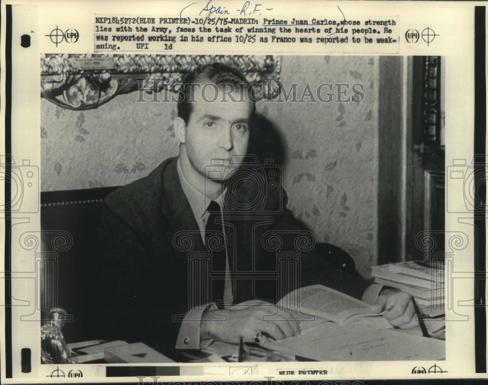 1975 Press Photo Prince Juan Carlos working in his Madrid office - mjc03223 - Historic Images