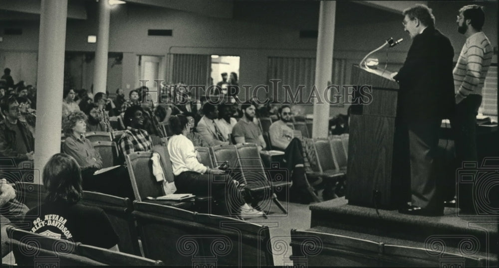 1988, Erik Gunn Speaking at Seminar for A.O. Smith in Milwaukee - Historic Images