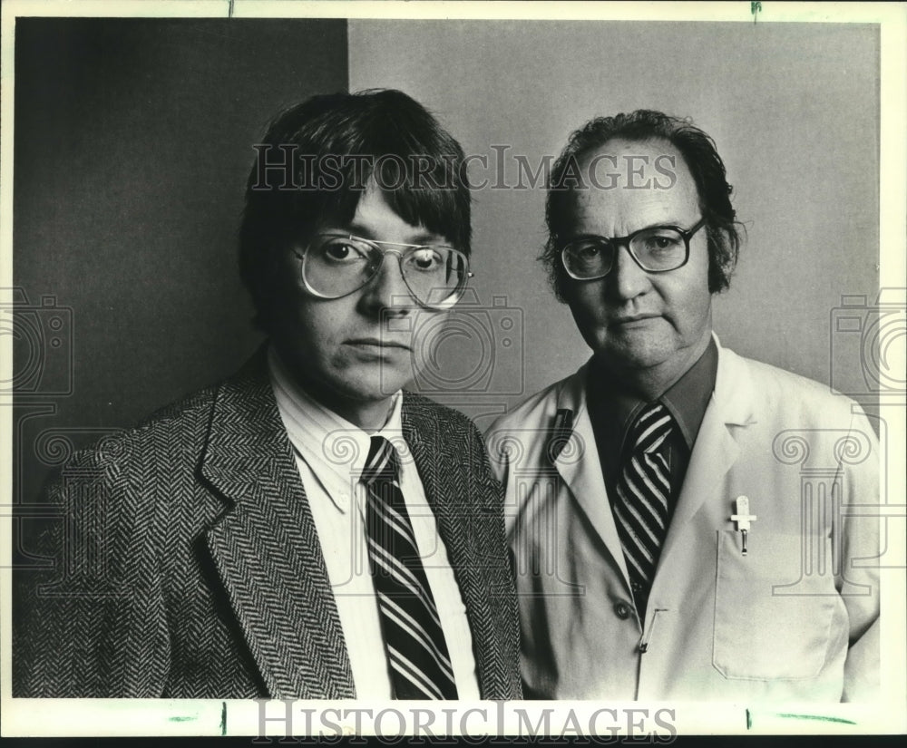 1981 Psychologist Timothy Tyre and radiologist Walter Gunn - Historic Images