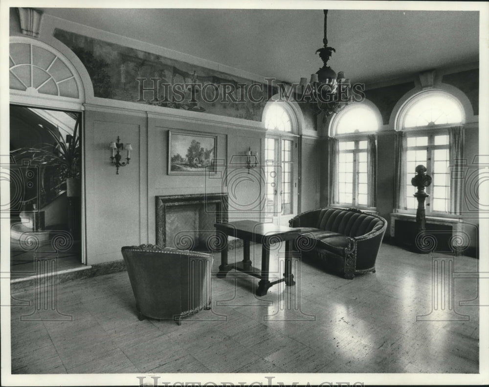 1977, The sitting room at Uihlein Mansion Wisconsin - mjc03284 - Historic Images