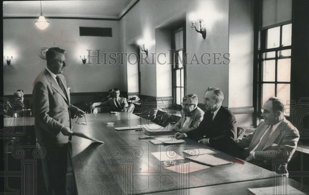 1956 Press Photo Governor-elect Vernon W. Thomson at budget hearings in Madison - Historic Images