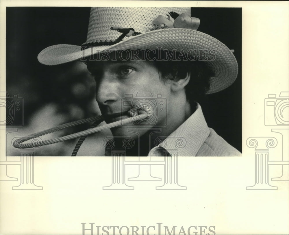 1984 Press Photo Myers can rope a calf in 9 to 13 seconds, Milwaukee rodeo - Historic Images