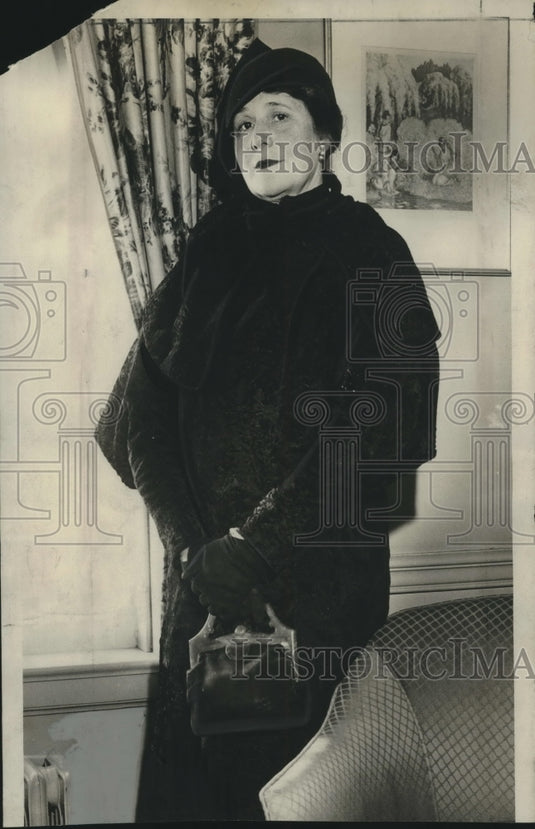 1933, Wife of Herman Uihlein before Trip to Italy from New York - Historic Images