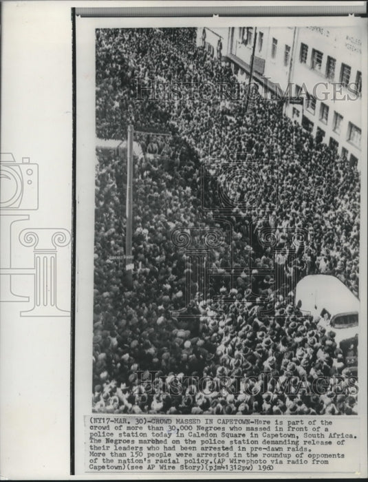 1960 Press Photo Demonstration at Caledon Square in Capetown, South Africa - Historic Images