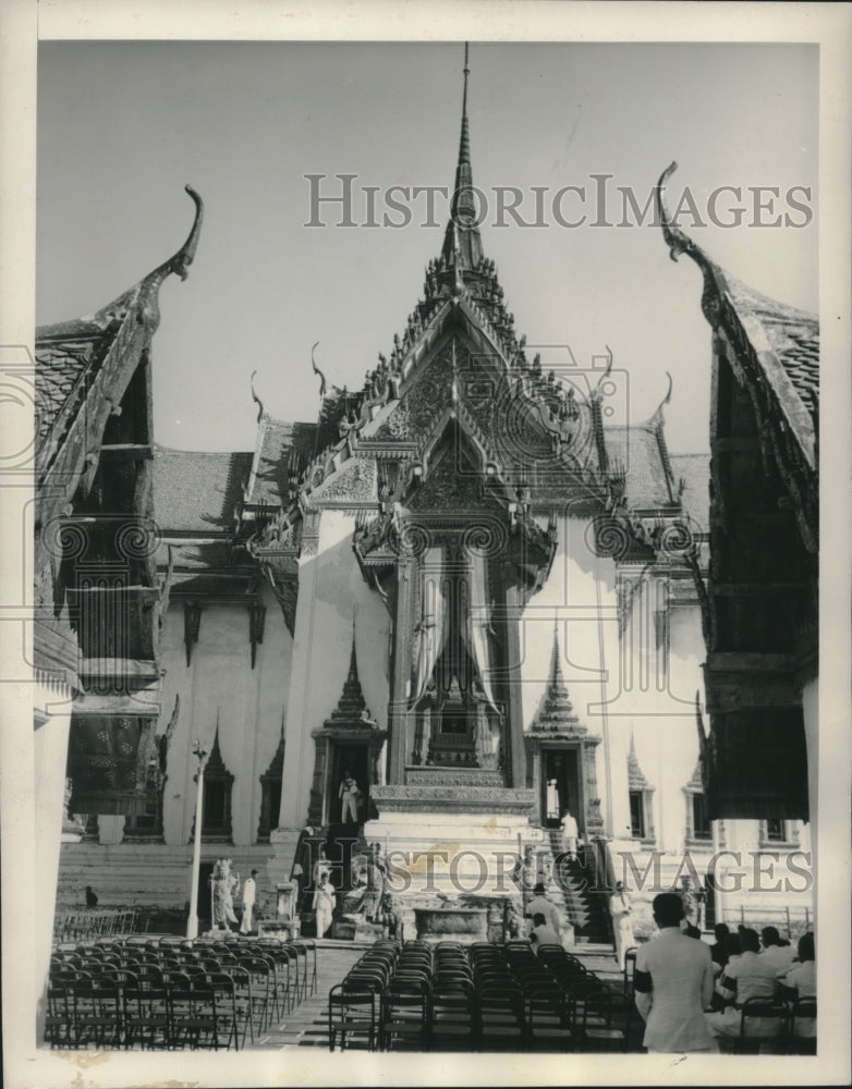 1946 Press Photo The Throne Hall in Bangkok visited by King Phumiphon Aduldet - Historic Images