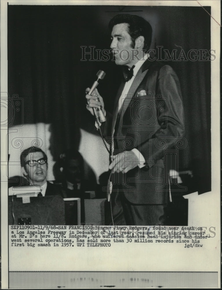 1968 Press Photo Jimmy Rodgers Singing on Stage - mjc03495-Historic Images