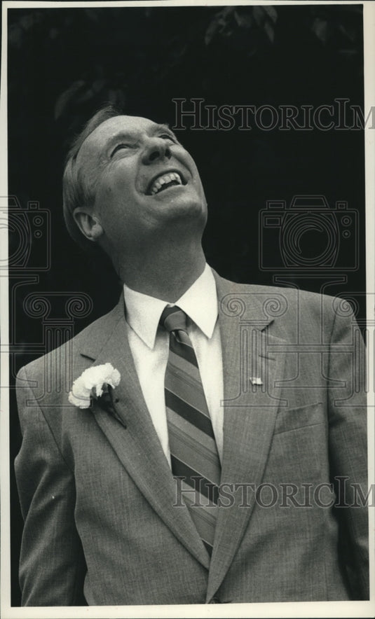 1989, US Counseling Services Inc. President, Duane H. Bluemke - Historic Images