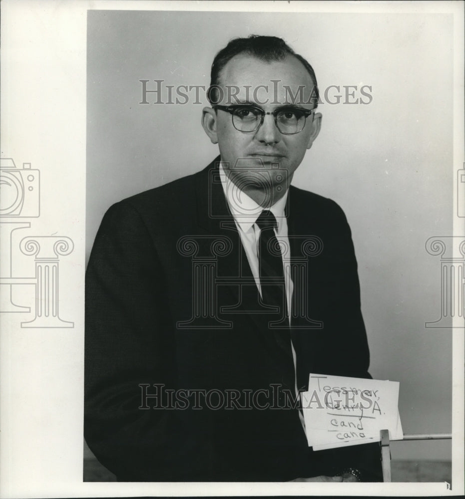 1960 Press Photo Candidate Henry A. Tessmer of Milwaukee runs for Superintendent- Historic Images