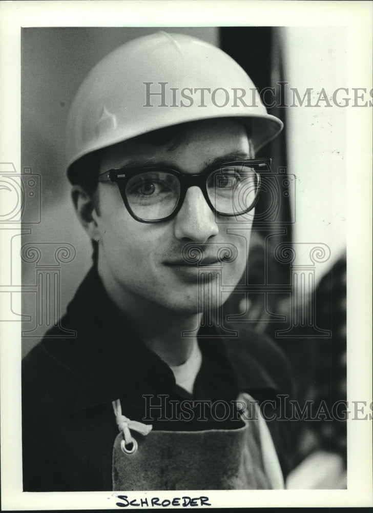 1965 Press Photo A.O. Smith employee, Ken Schroeder holds a degree in welding - Historic Images