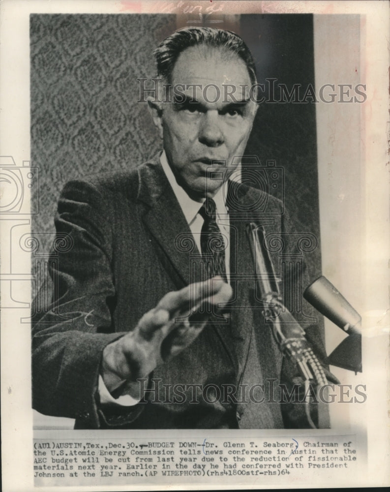 1964 Press Photo Dr. Glenn T. Seaborg of U.S. Atomic Energy Commission - Historic Images