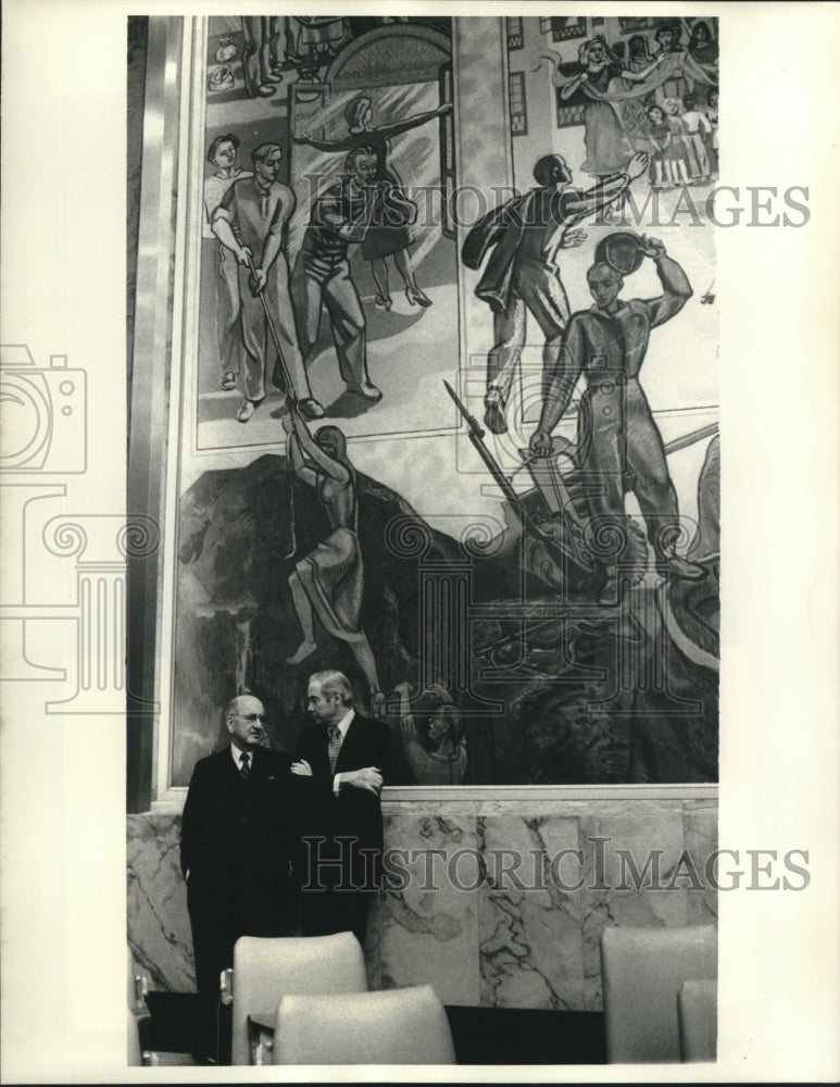 1976 Press Photo Jamil M. Baroody &amp; William Scranton at United Nations in NY - Historic Images