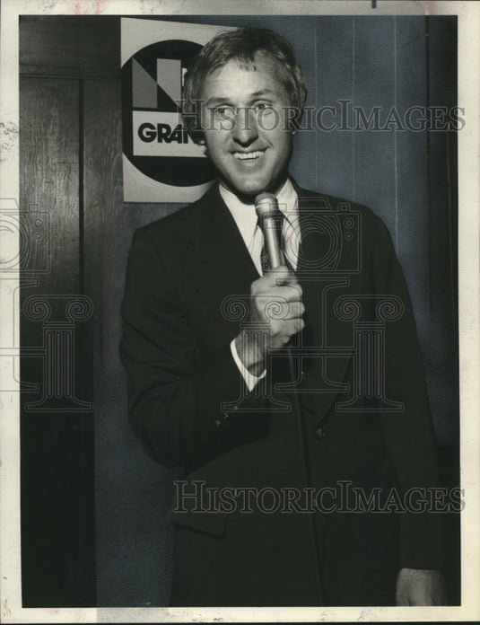 1976 Fran Tarkenton, NBC Sports team, has busy broadcasting schedule - Historic Images